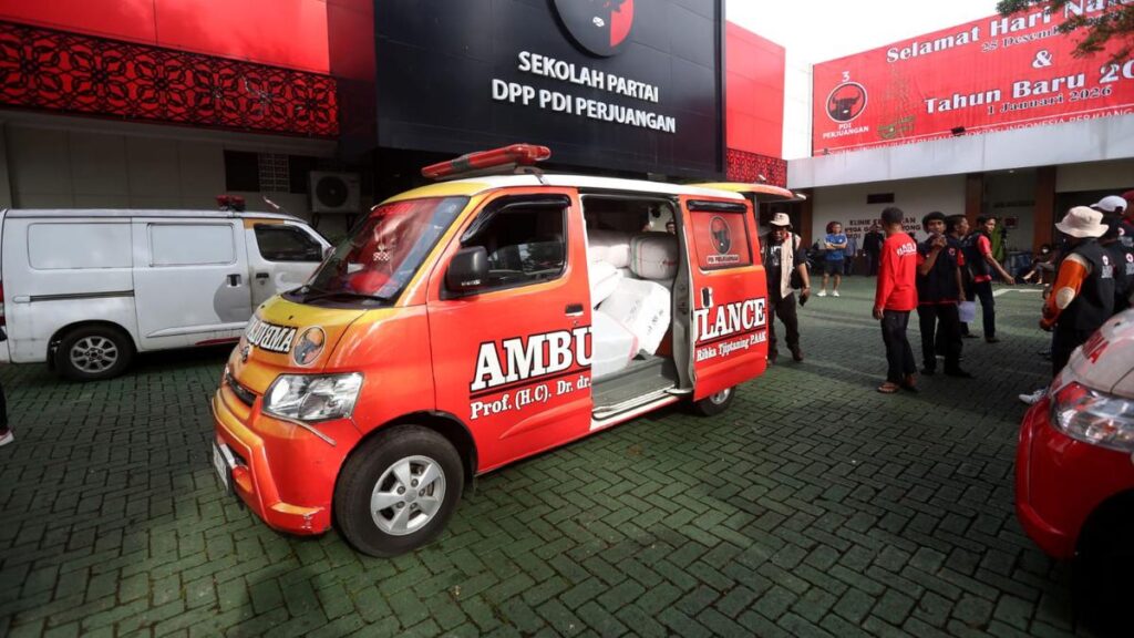 PDIP Kirim 30 Ambulans dan 90 Tenaga Medis Bantu Korban Banjir
