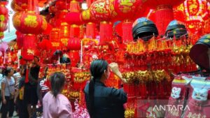 Ragam Hiasan Imlek dan Kisaran Harganya di Glodok
